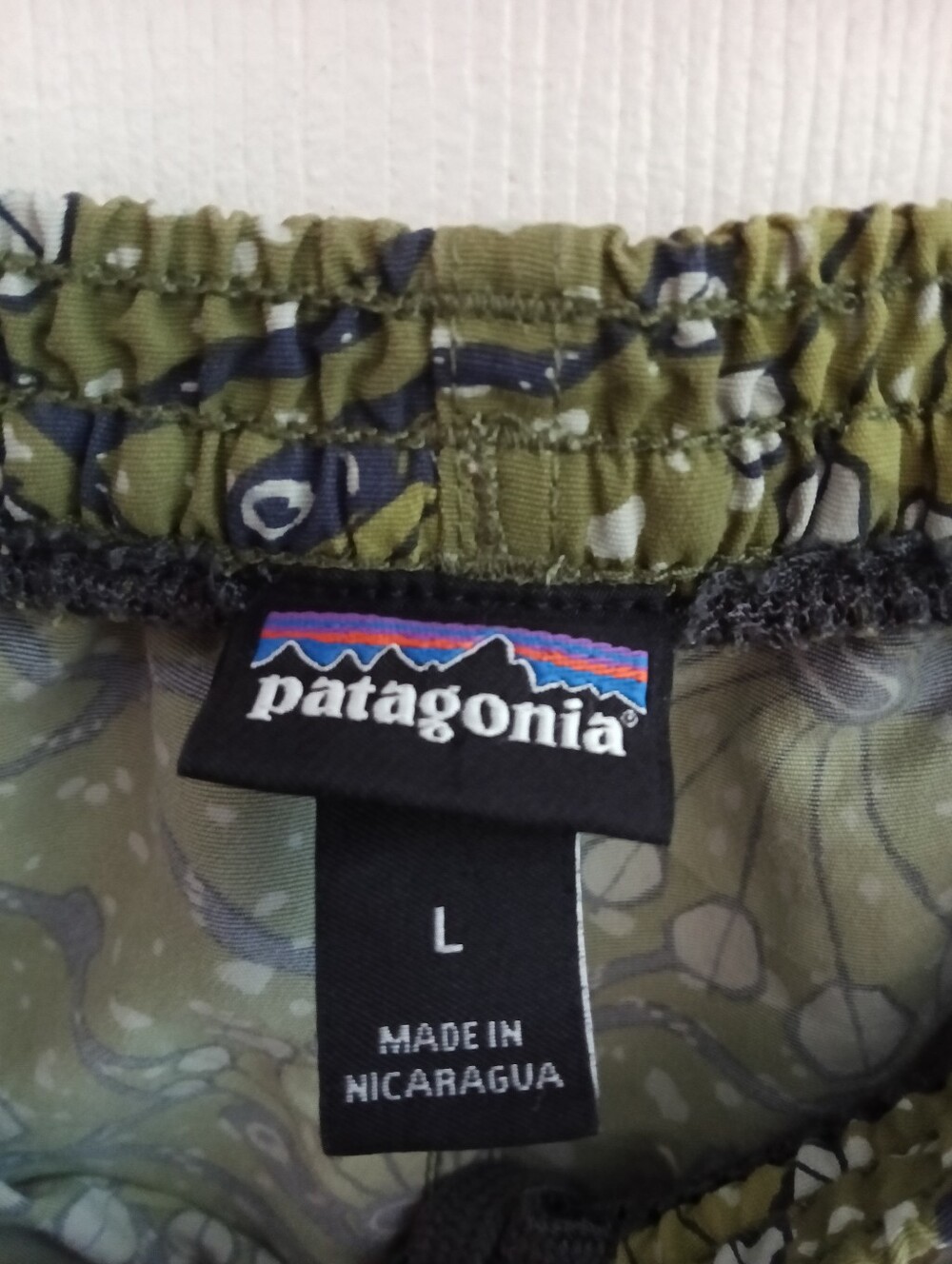 Patagonia Baggies Shorts in the "Hexy Fish: Sprouted Green" Colorway Men's Large - Picture 5 of 7